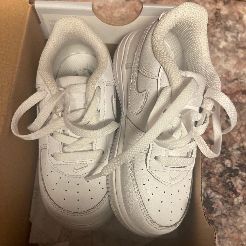 Air Force 1 - White 8C